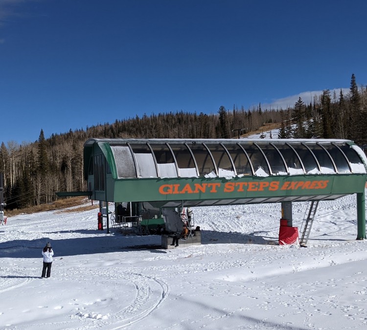 Giant Steps Ski Lodge and Lifts (Brian&nbspHead,&nbspUT)